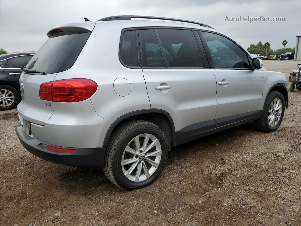 2018 Volkswagen Tiguan Limited  White vin: WVGAV7AX8JK005880