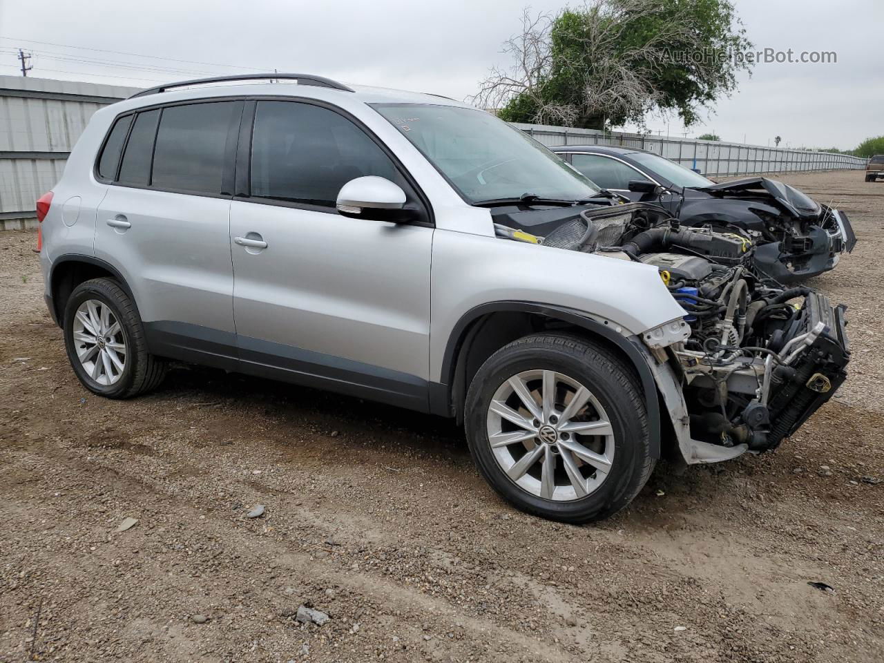 2018 Volkswagen Tiguan Limited  Белый vin: WVGAV7AX8JK005880