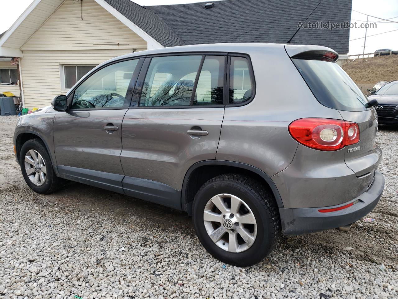 2010 Volkswagen Tiguan S Gray vin: WVGAV7AX9AW520928