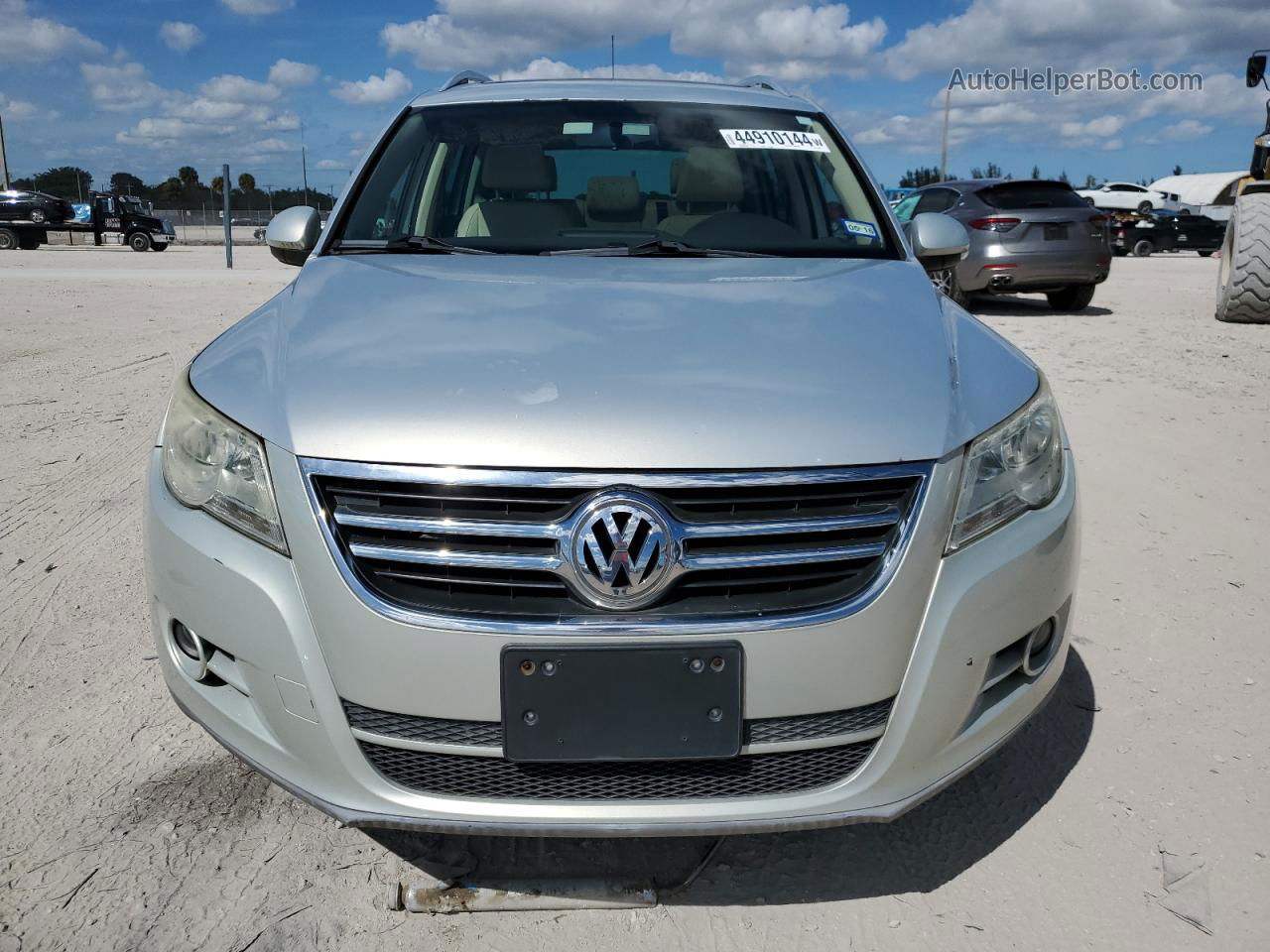 2010 Volkswagen Tiguan S Silver vin: WVGAV7AX9AW529502