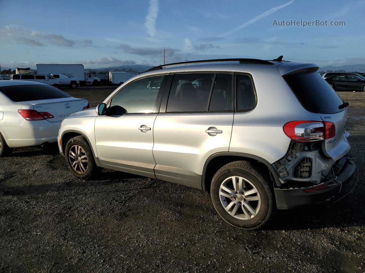 2017 Volkswagen Tiguan S Silver vin: WVGAV7AX9HK004389