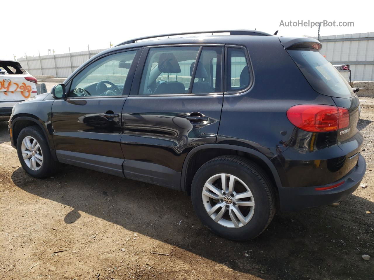 2016 Volkswagen Tiguan S Черный vin: WVGAV7AXXGW526262