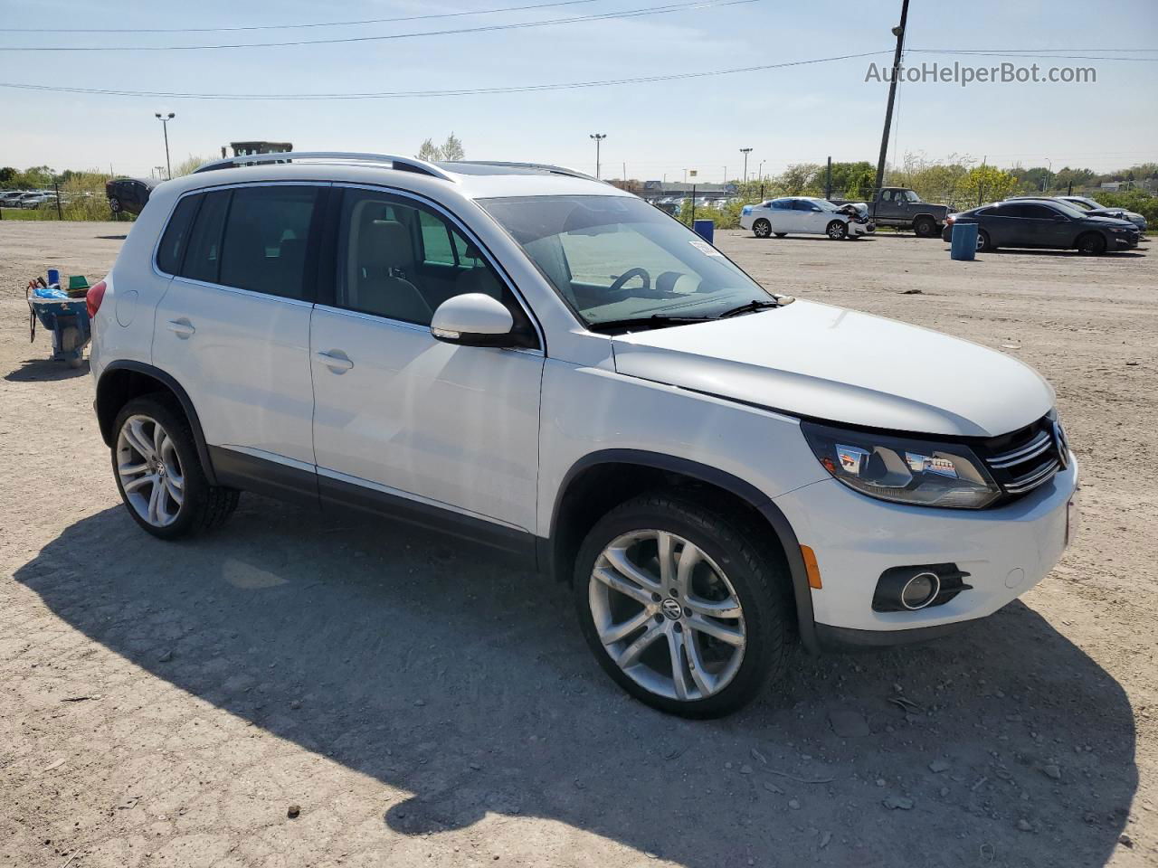 2016 Volkswagen Tiguan S White vin: WVGAV7AXXGW592228