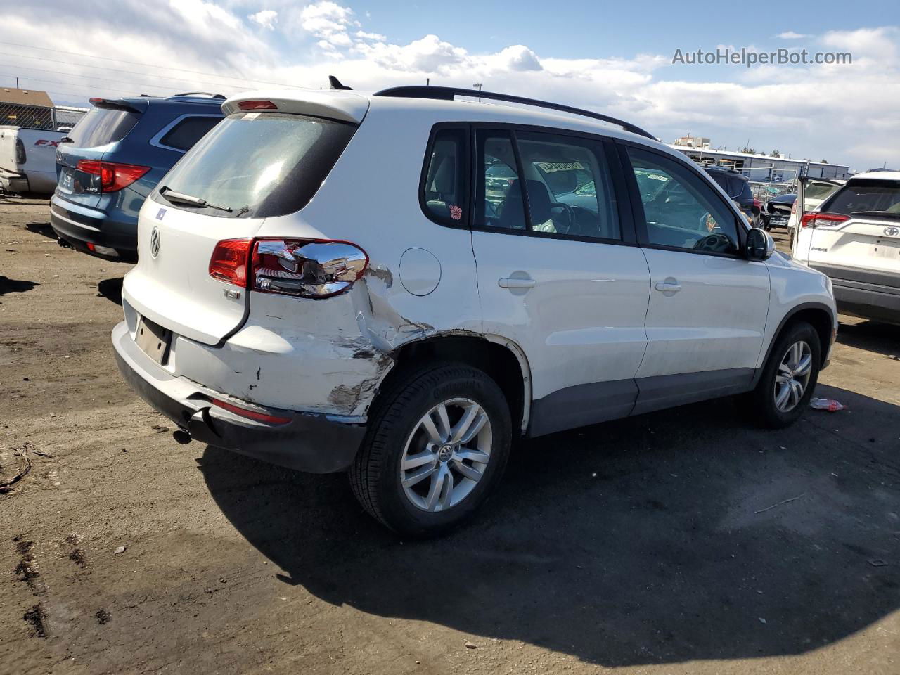 2017 Volkswagen Tiguan S White vin: WVGAV7AXXHK011643