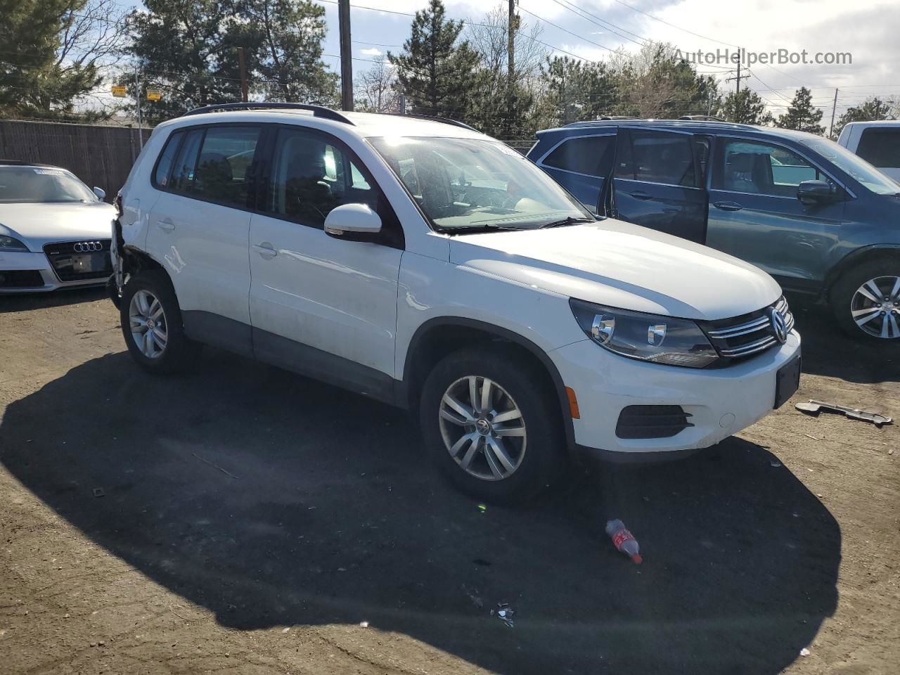 2017 Volkswagen Tiguan S White vin: WVGAV7AXXHK011643