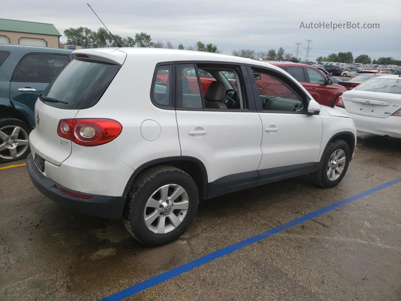 2010 Volkswagen Tiguan S White vin: WVGAV9AX9AW535196