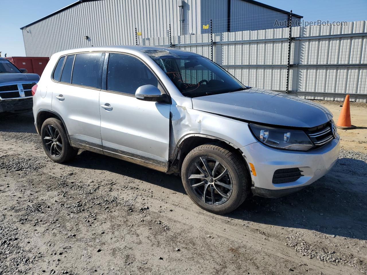 2013 Volkswagen Tiguan S Silver vin: WVGBV3AX3DW569236