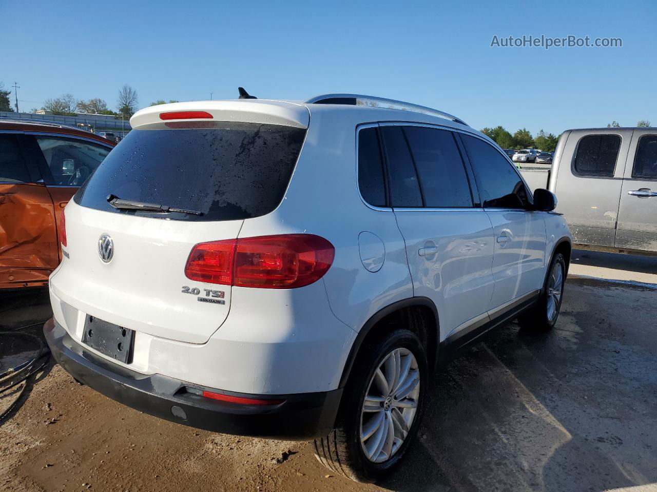 2013 Volkswagen Tiguan S White vin: WVGBV3AX7DW559678