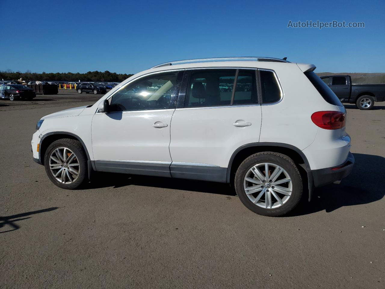 2013 Volkswagen Tiguan S White vin: WVGBV3AX9DW590561