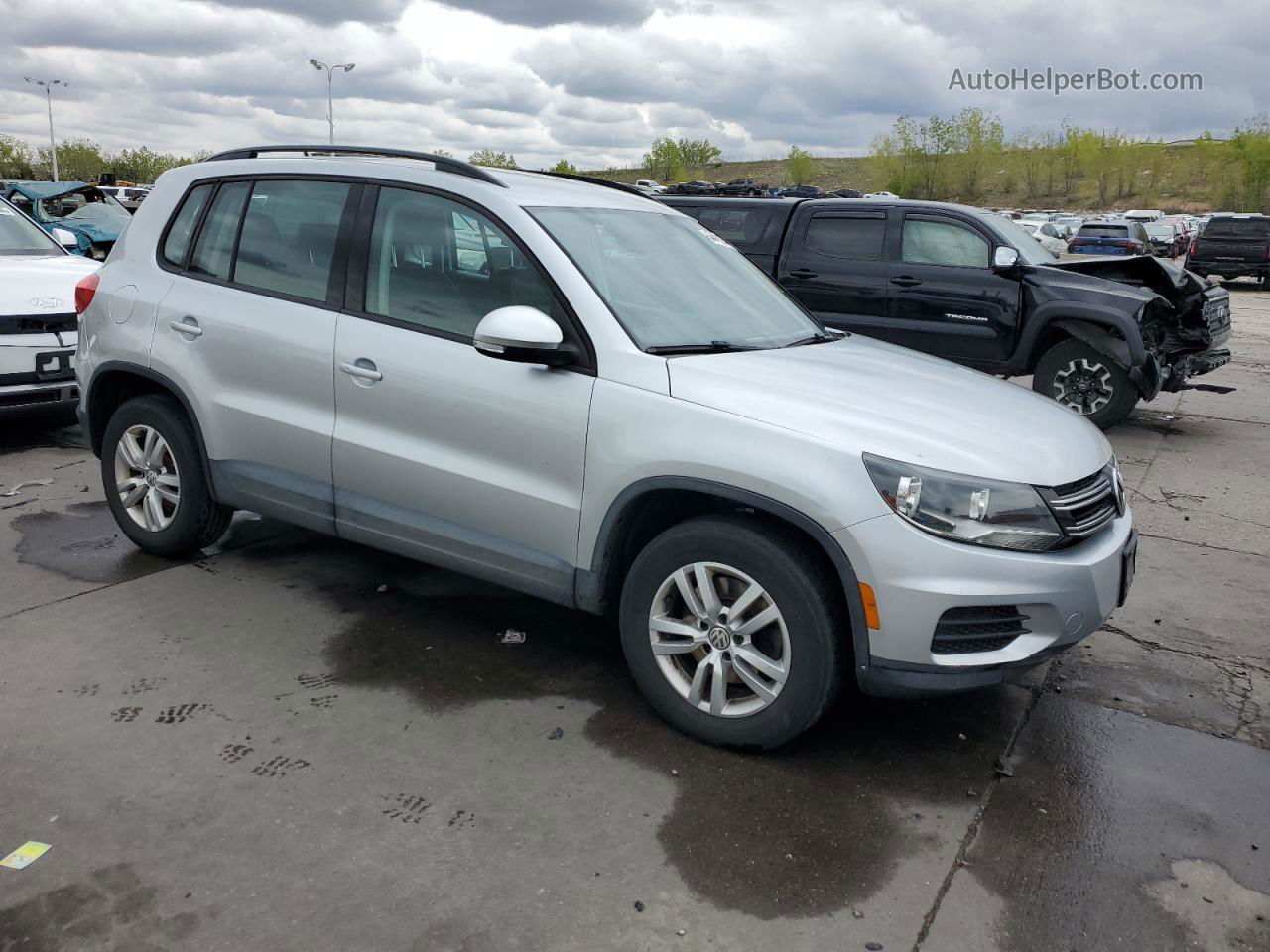 2016 Volkswagen Tiguan S Серебряный vin: WVGBV7AX0GW024607