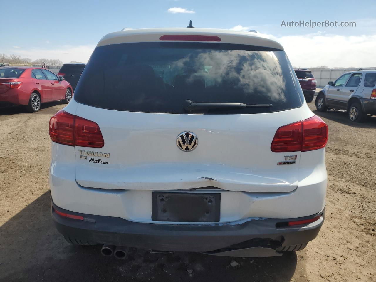 2016 Volkswagen Tiguan S Белый vin: WVGBV7AX0GW580982