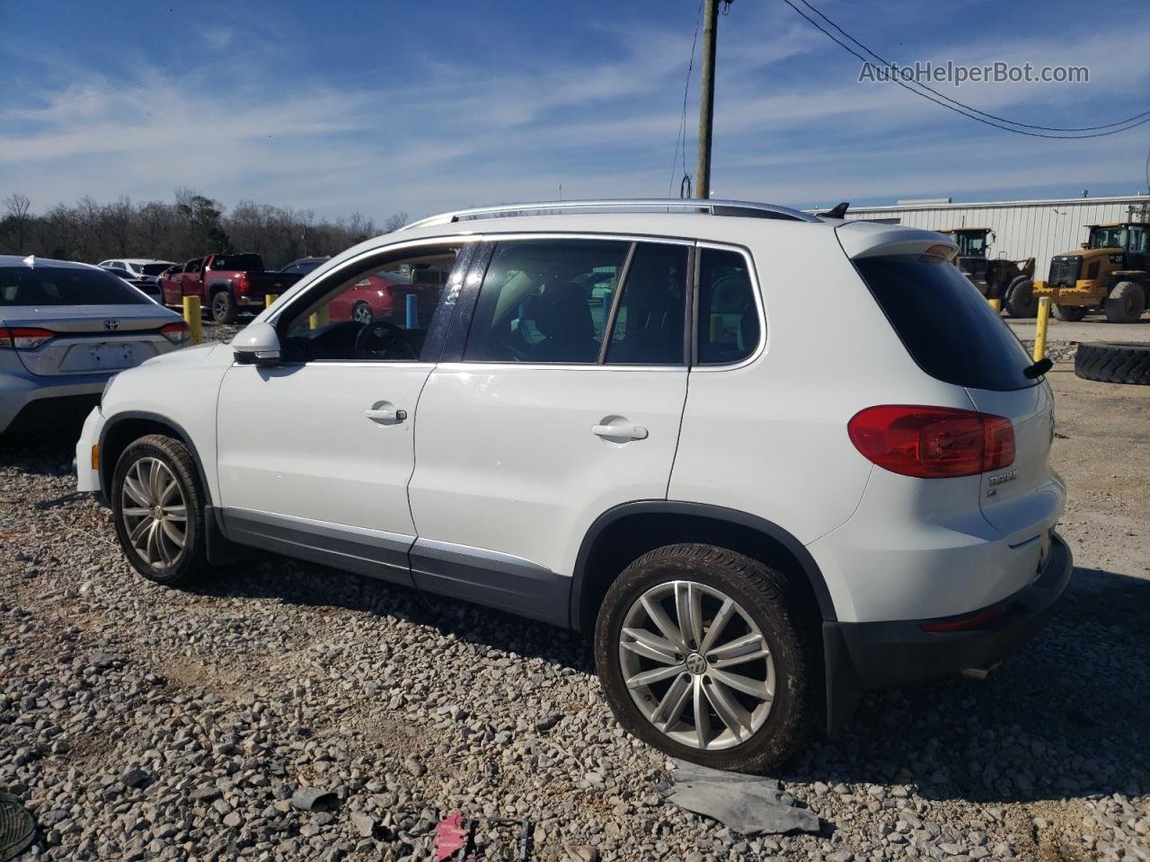 2016 Volkswagen Tiguan S White vin: WVGBV7AX0GW586409