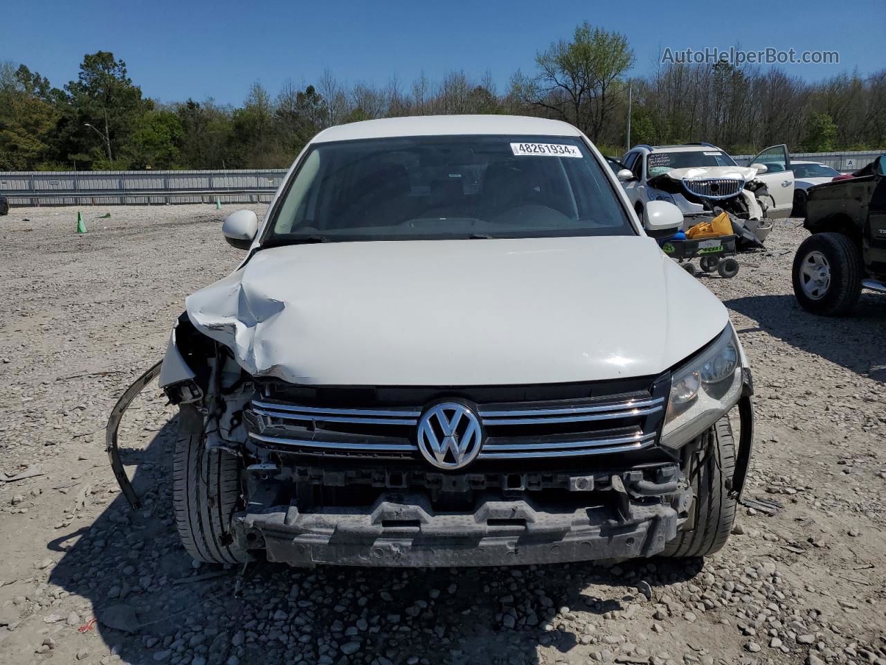 2018 Volkswagen Tiguan Limited  White vin: WVGBV7AX0JK001620