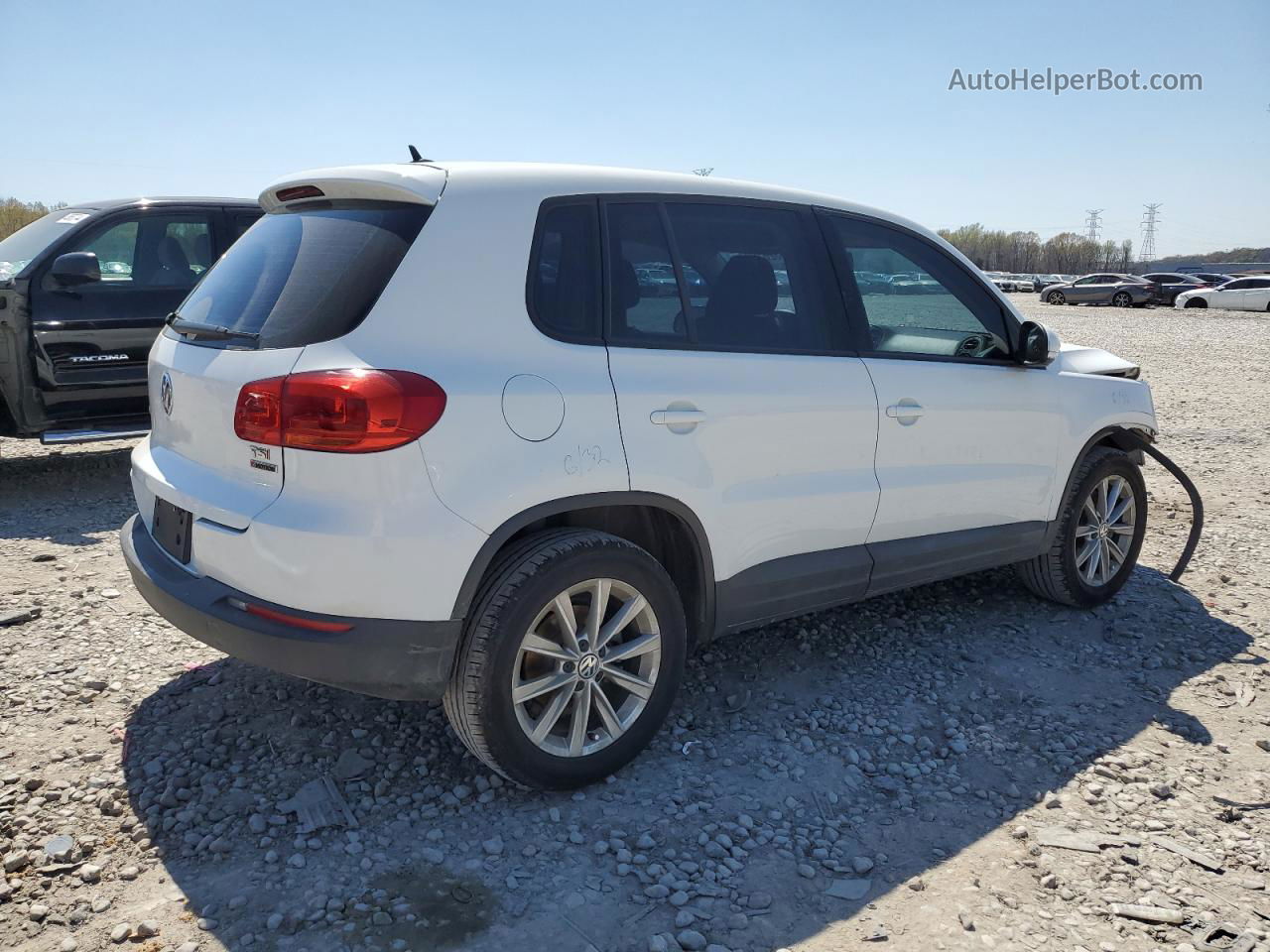 2018 Volkswagen Tiguan Limited  White vin: WVGBV7AX0JK001620