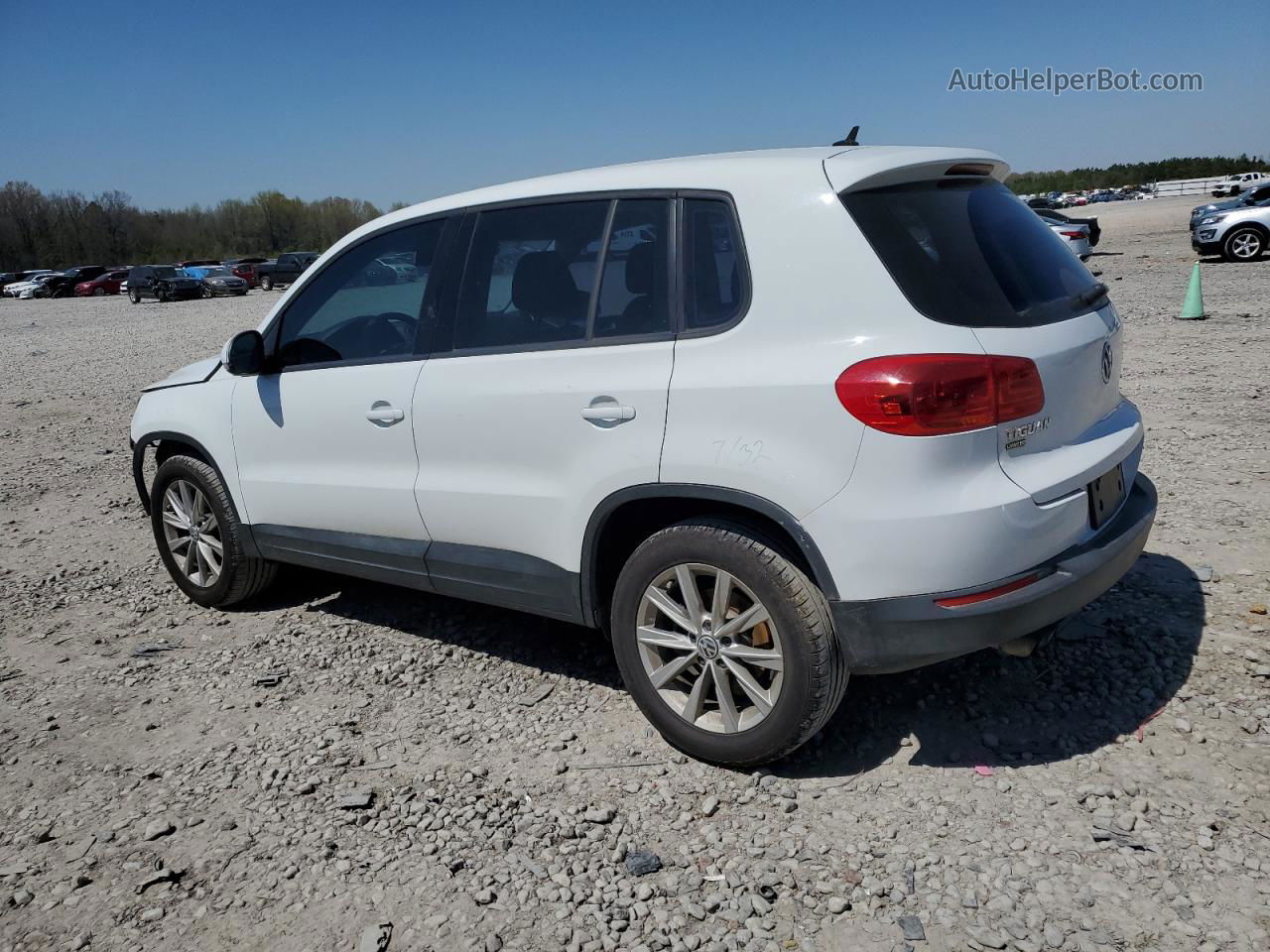 2018 Volkswagen Tiguan Limited  Белый vin: WVGBV7AX0JK001620