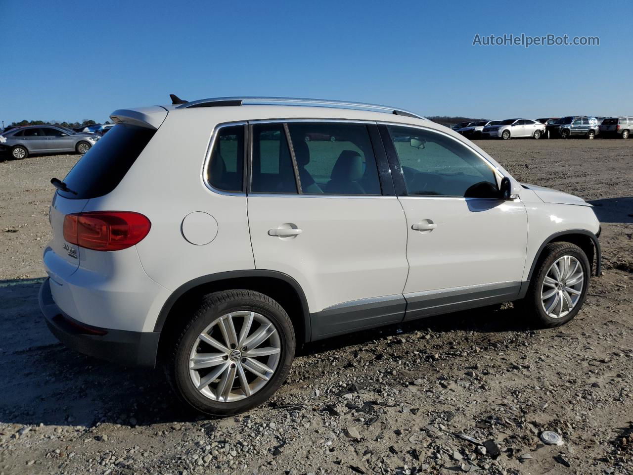 2013 Volkswagen Tiguan S Белый vin: WVGBV7AX1DW517000