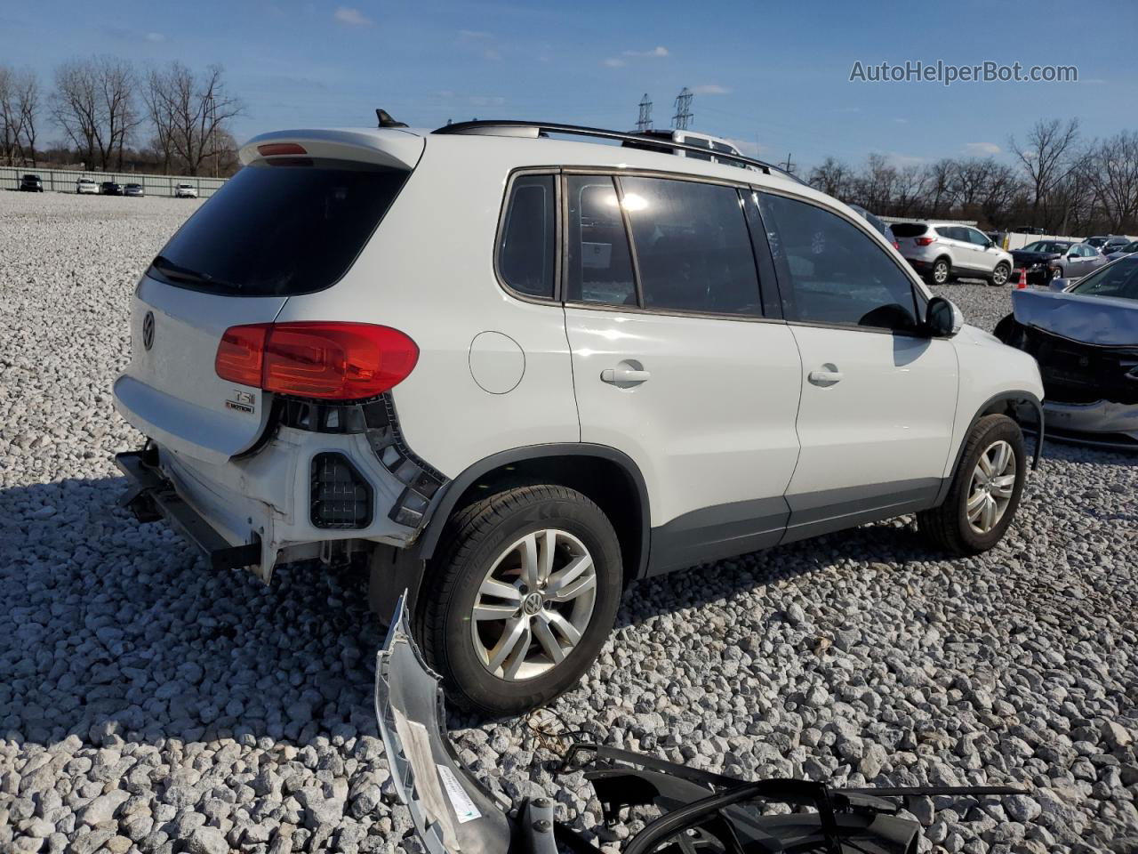 2017 Volkswagen Tiguan S Белый vin: WVGBV7AX1HK012104