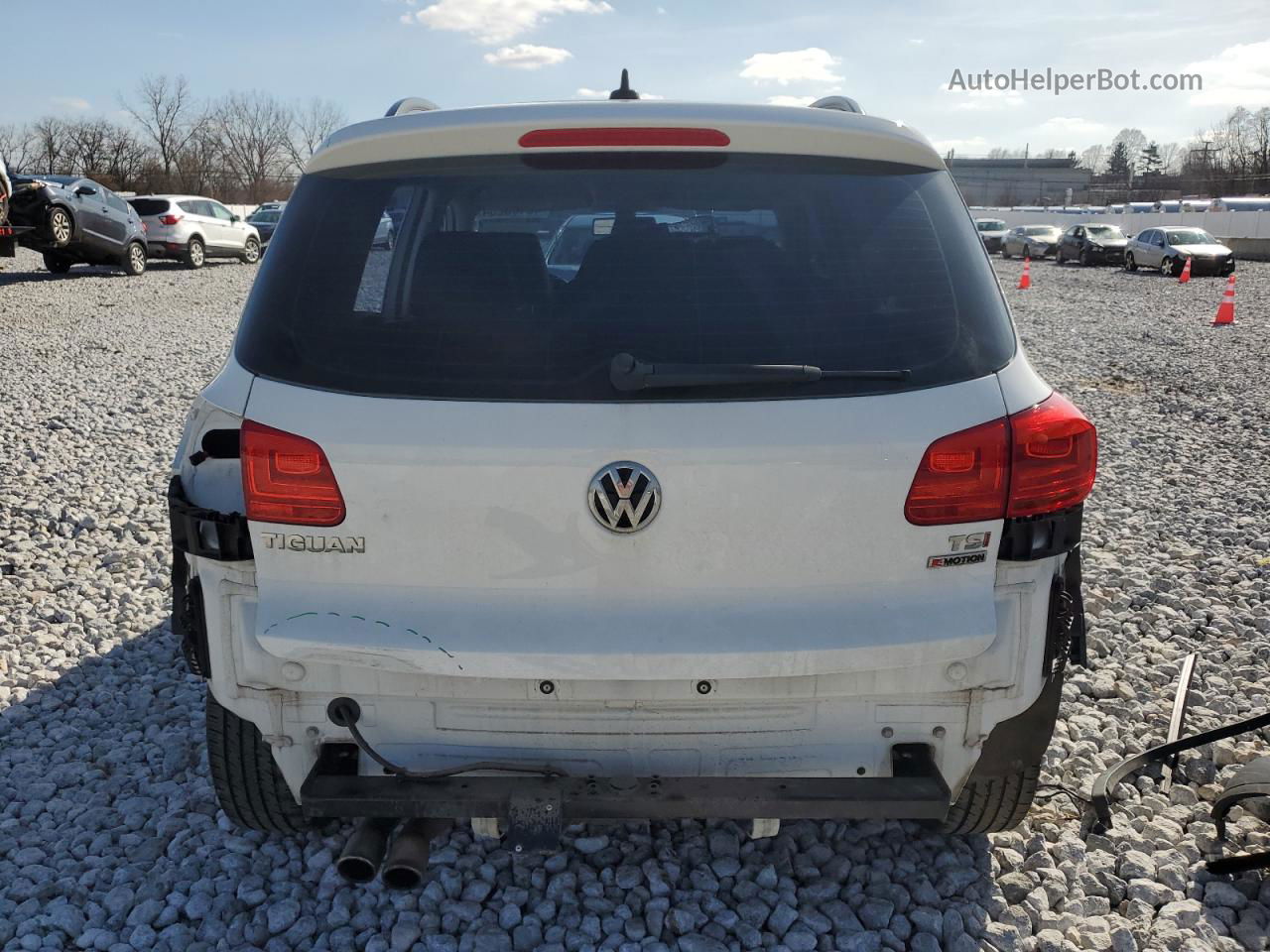 2017 Volkswagen Tiguan S White vin: WVGBV7AX1HK012104