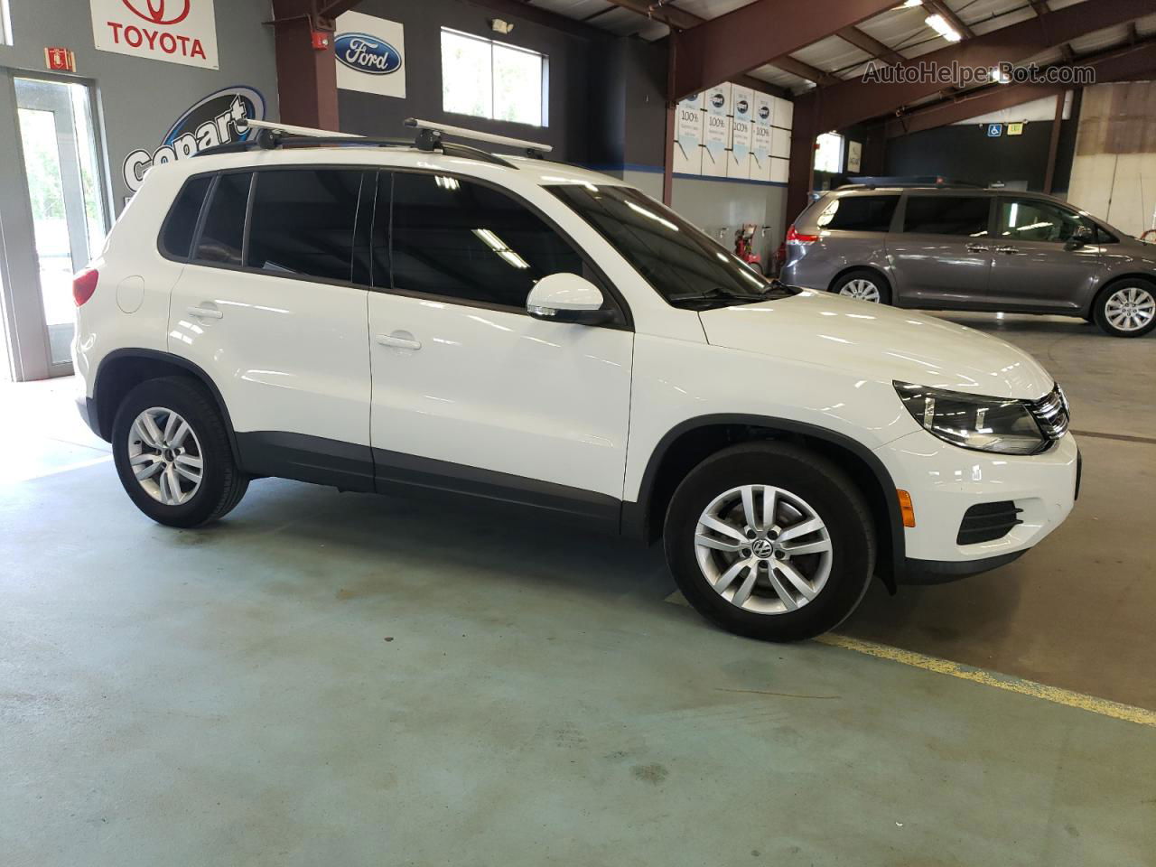 2017 Volkswagen Tiguan S White vin: WVGBV7AX1HK027511