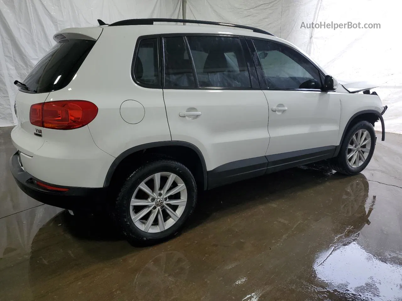 2017 Volkswagen Tiguan S White vin: WVGBV7AX1HK045314