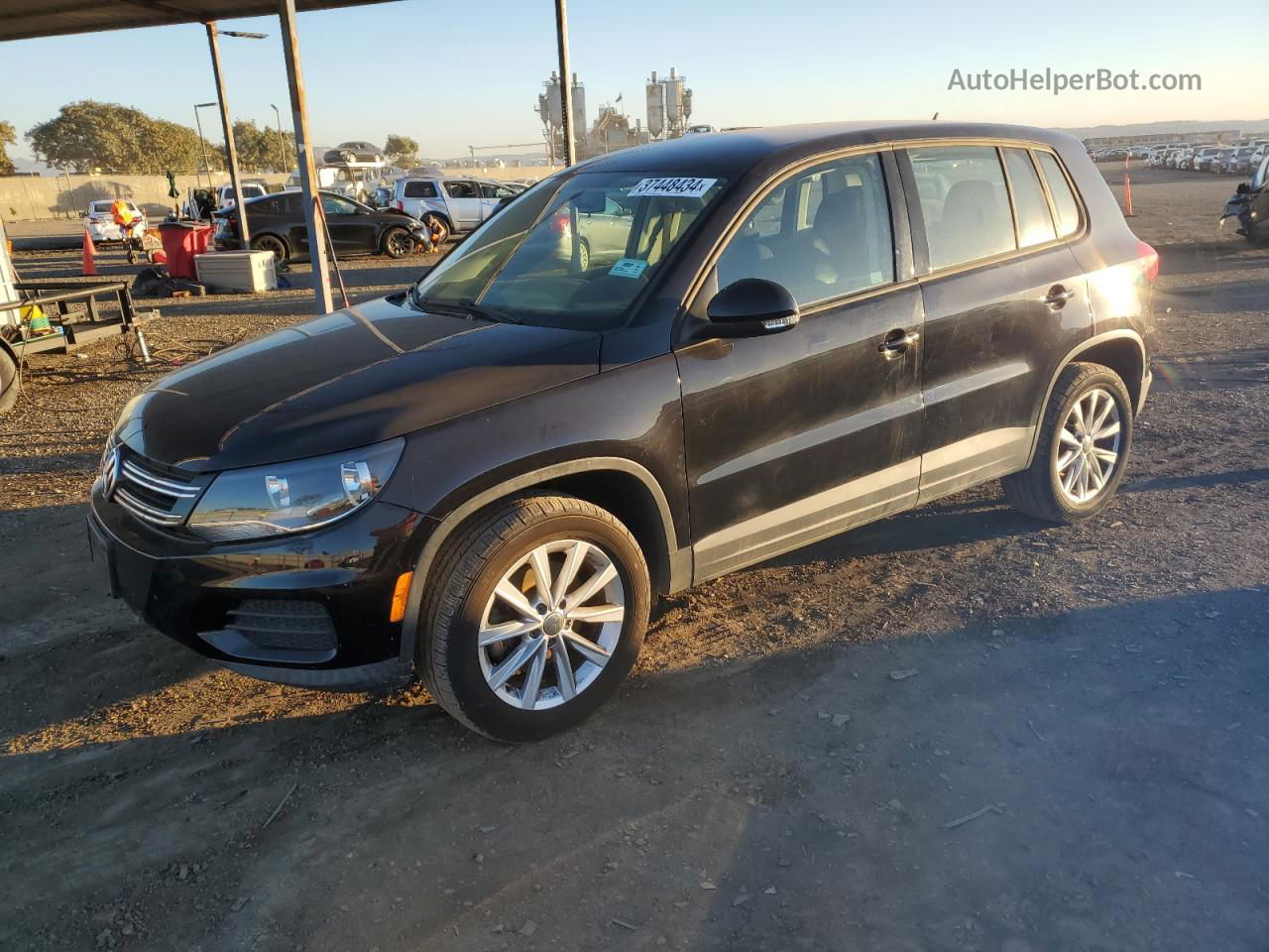 2017 Volkswagen Tiguan S Черный vin: WVGBV7AX1HK048195