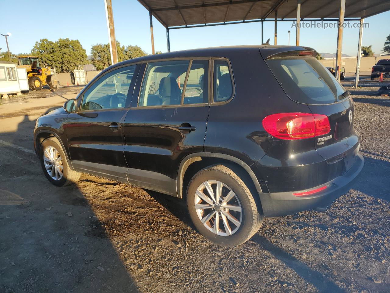 2017 Volkswagen Tiguan S Черный vin: WVGBV7AX1HK048195