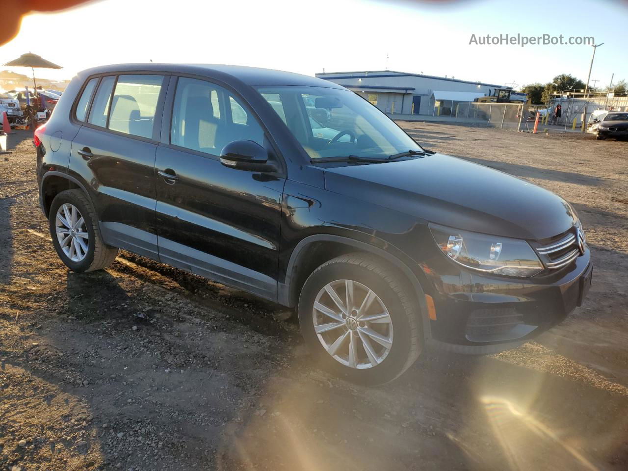 2017 Volkswagen Tiguan S Черный vin: WVGBV7AX1HK048195