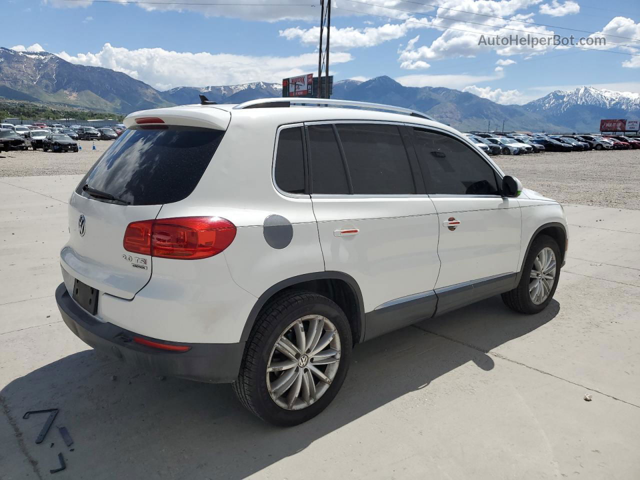 2013 Volkswagen Tiguan S White vin: WVGBV7AX2DW504482