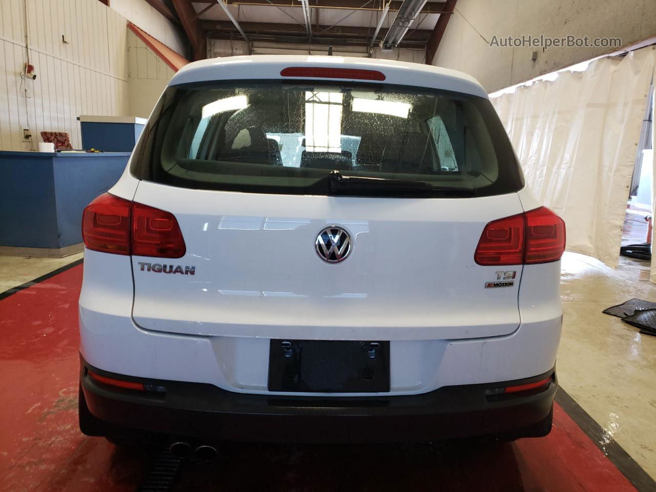 2017 Volkswagen Tiguan S White vin: WVGBV7AX2HK000415