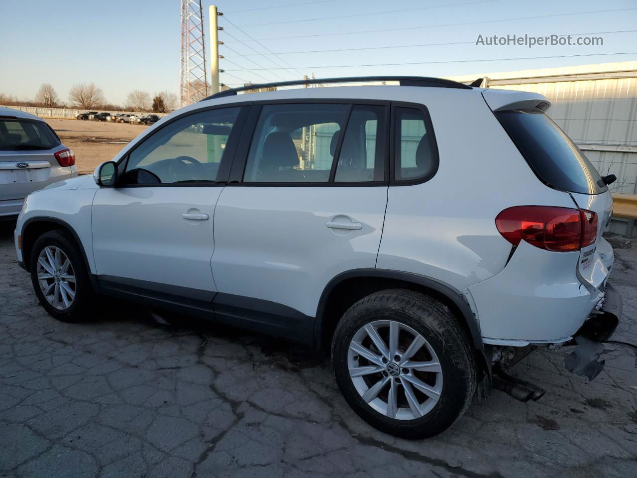 2017 Volkswagen Tiguan S White vin: WVGBV7AX2HK042907