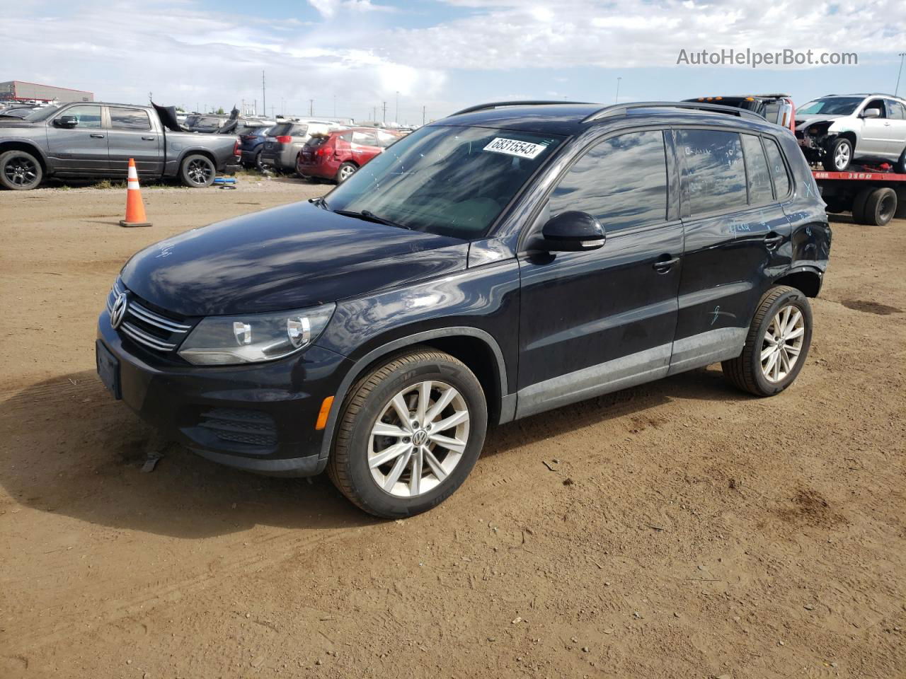 2017 Volkswagen Tiguan S Черный vin: WVGBV7AX2HK045354