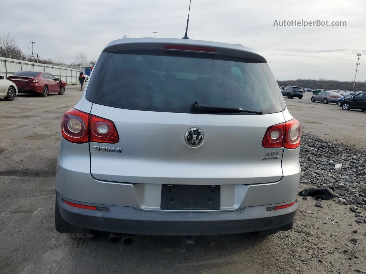 2010 Volkswagen Tiguan Se Silver vin: WVGBV7AX3AW513834