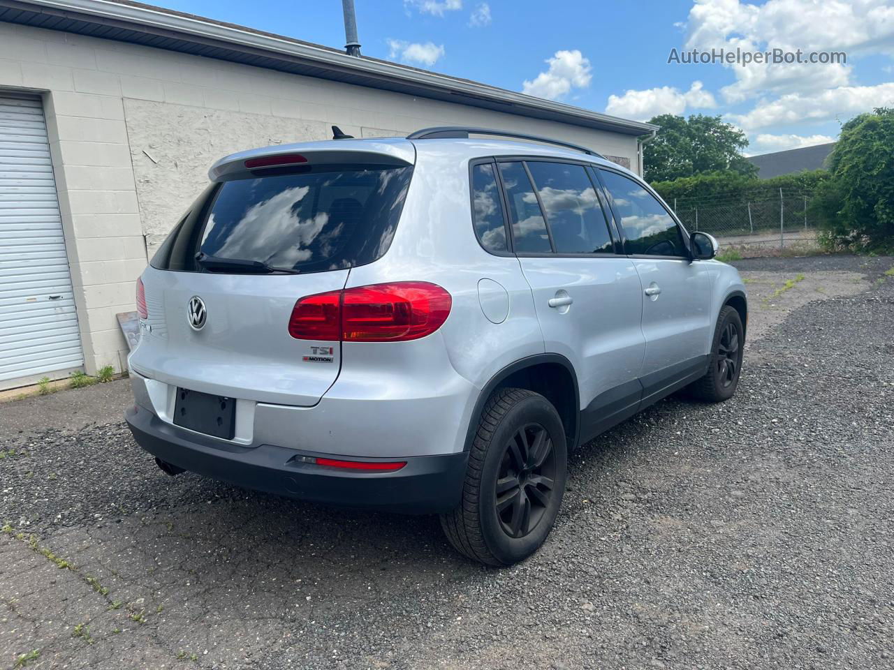 2017 Volkswagen Tiguan S Silver vin: WVGBV7AX3HK013660