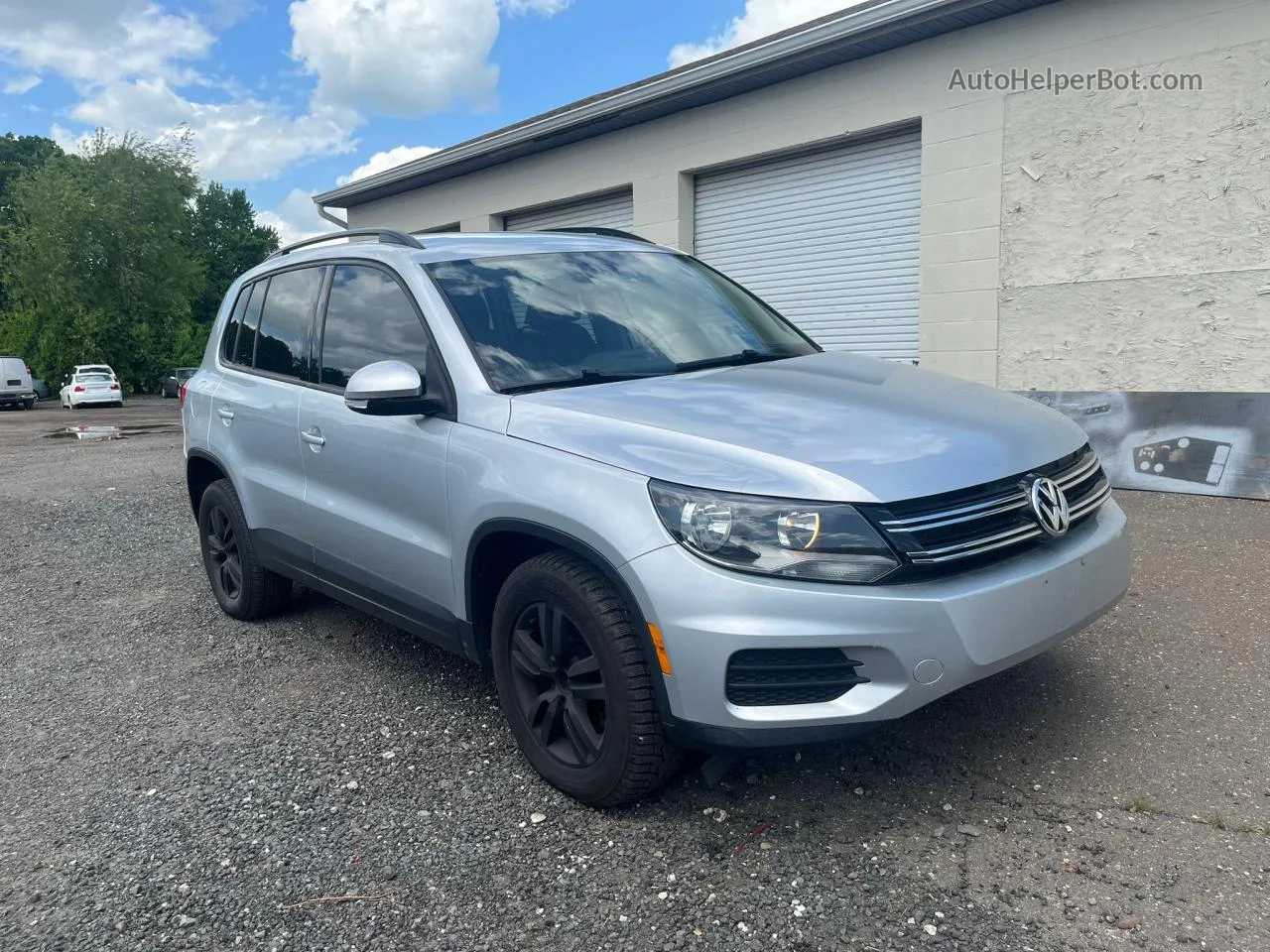 2017 Volkswagen Tiguan S Silver vin: WVGBV7AX3HK013660