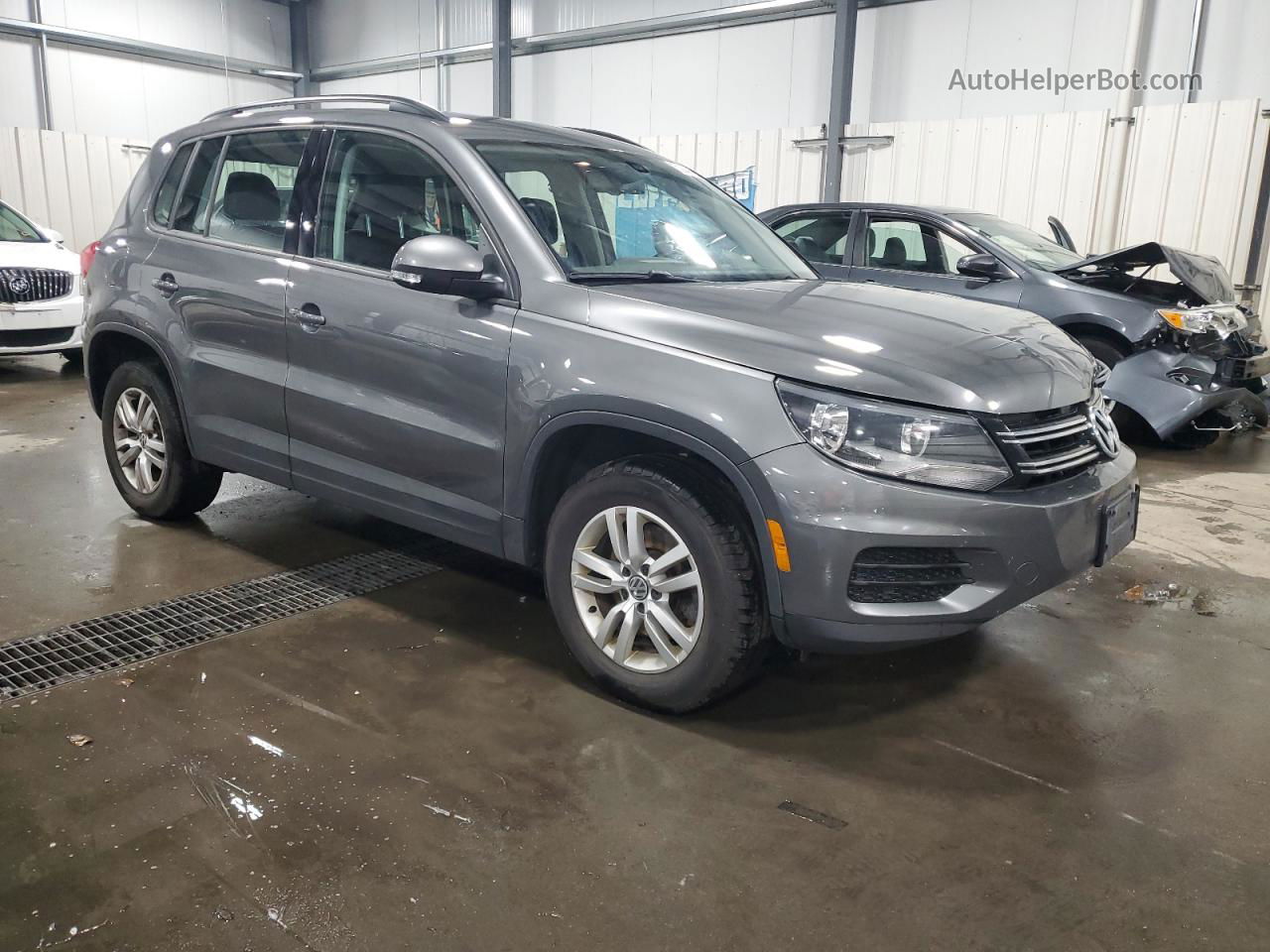 2017 Volkswagen Tiguan S Silver vin: WVGBV7AX3HK020351