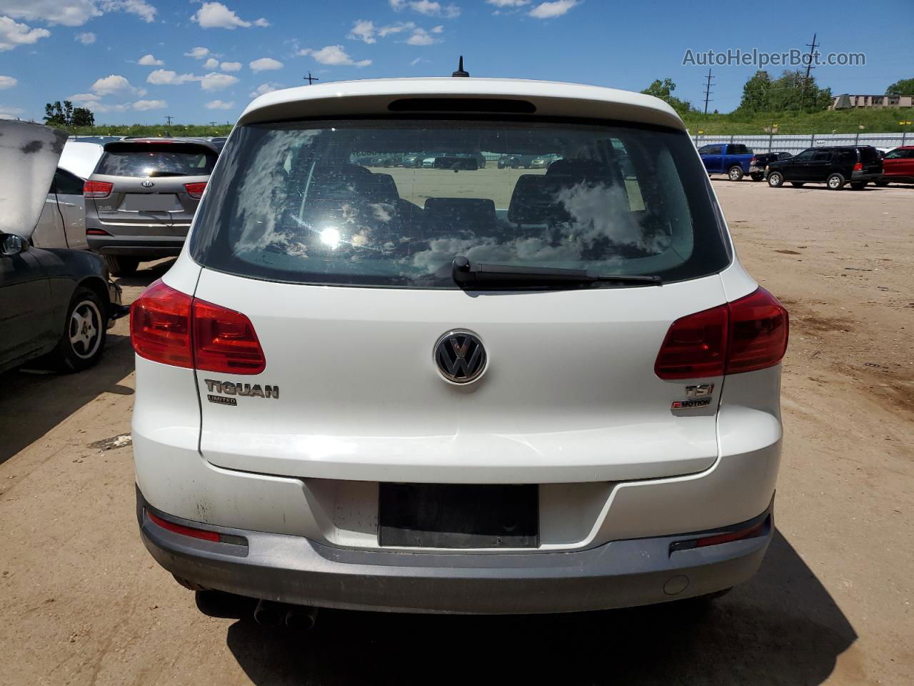 2018 Volkswagen Tiguan Limited  White vin: WVGBV7AX3JK004558