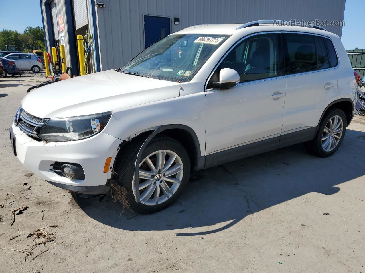 2013 Volkswagen Tiguan S White vin: WVGBV7AX4DW522871