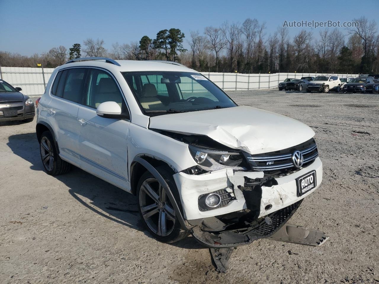 2016 Volkswagen Tiguan S White vin: WVGBV7AX4GW092117