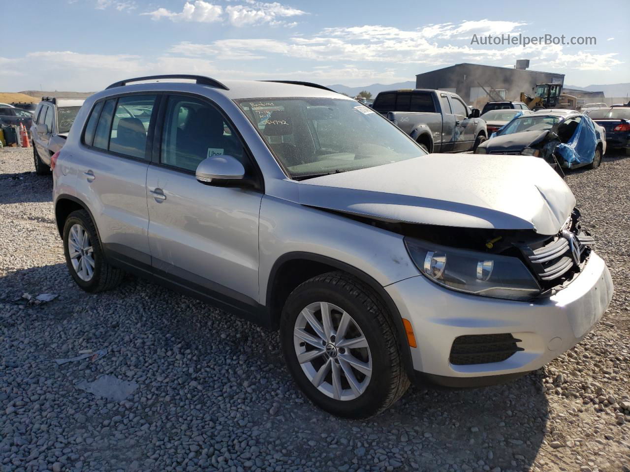 2017 Volkswagen Tiguan S Серебряный vin: WVGBV7AX5HK054792