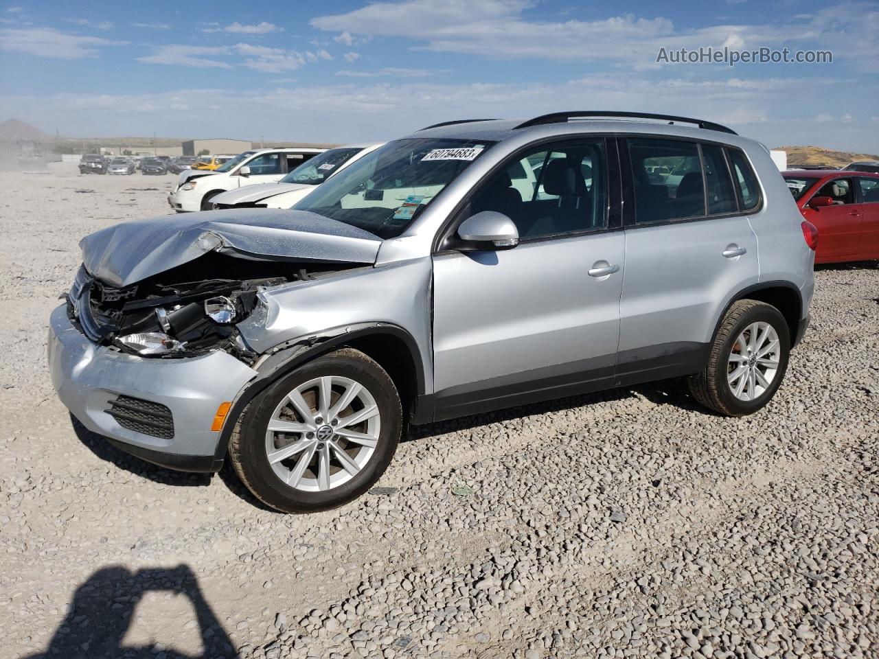 2017 Volkswagen Tiguan S Серебряный vin: WVGBV7AX5HK054792