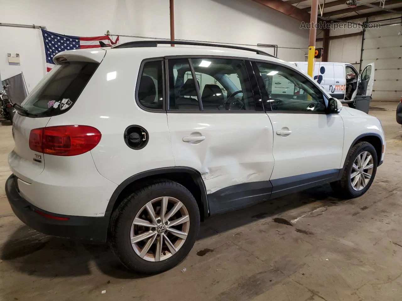 2018 Volkswagen Tiguan Limited  White vin: WVGBV7AX5JK005176