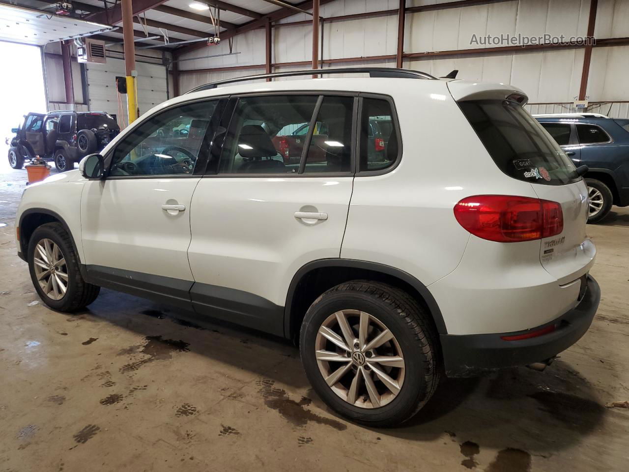 2018 Volkswagen Tiguan Limited  White vin: WVGBV7AX5JK005176