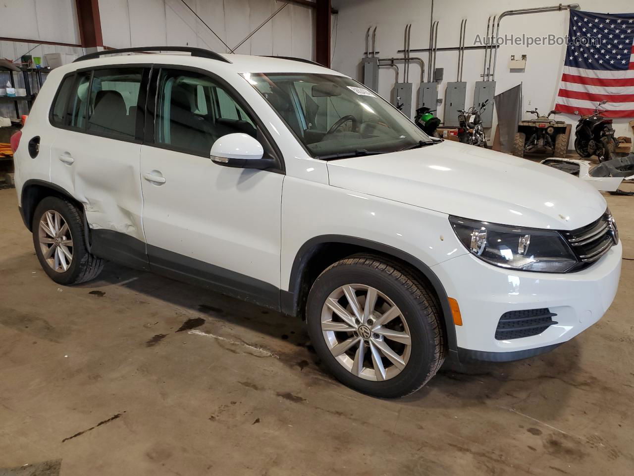 2018 Volkswagen Tiguan Limited  White vin: WVGBV7AX5JK005176