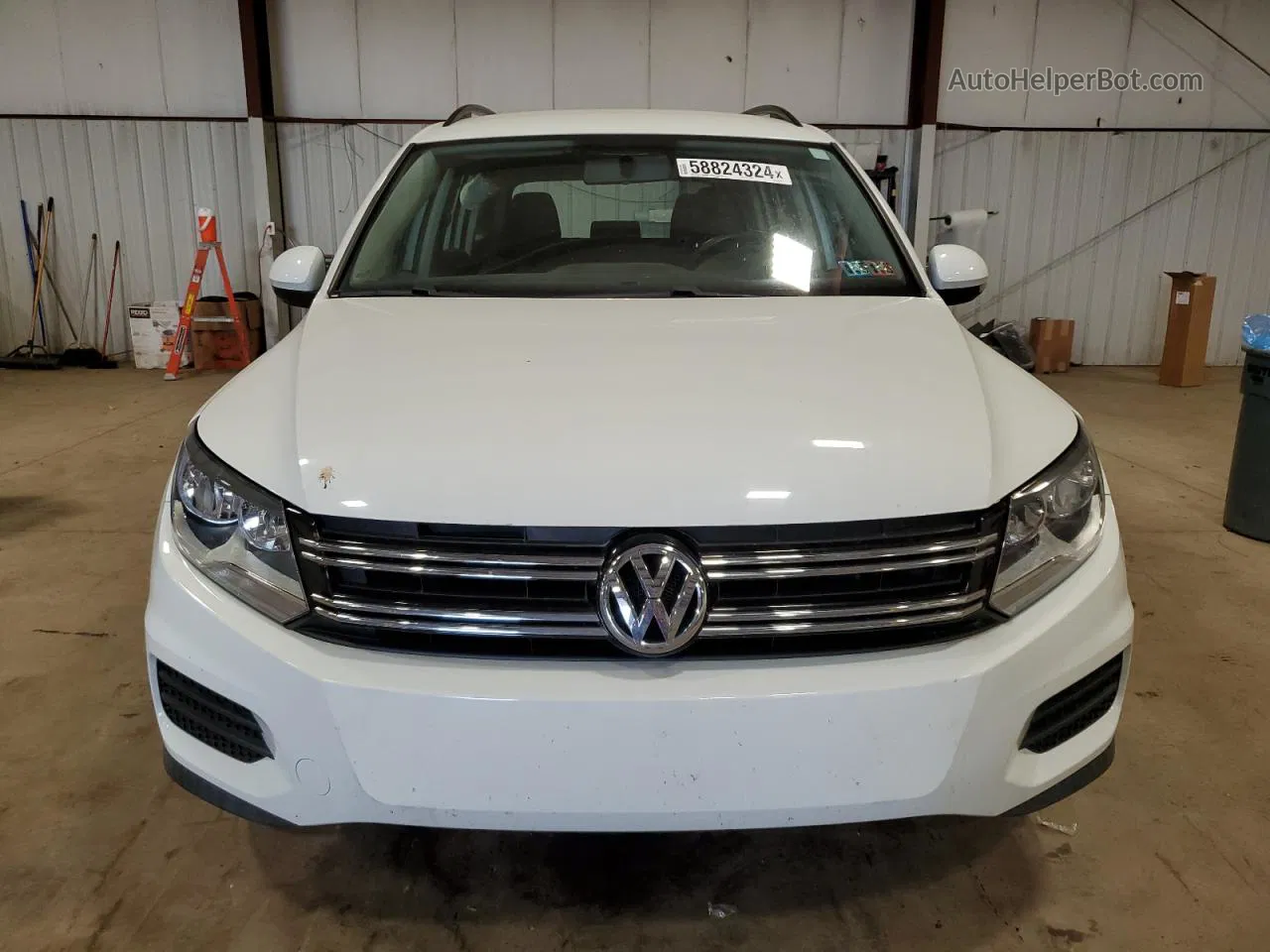 2018 Volkswagen Tiguan Limited  White vin: WVGBV7AX5JK005176