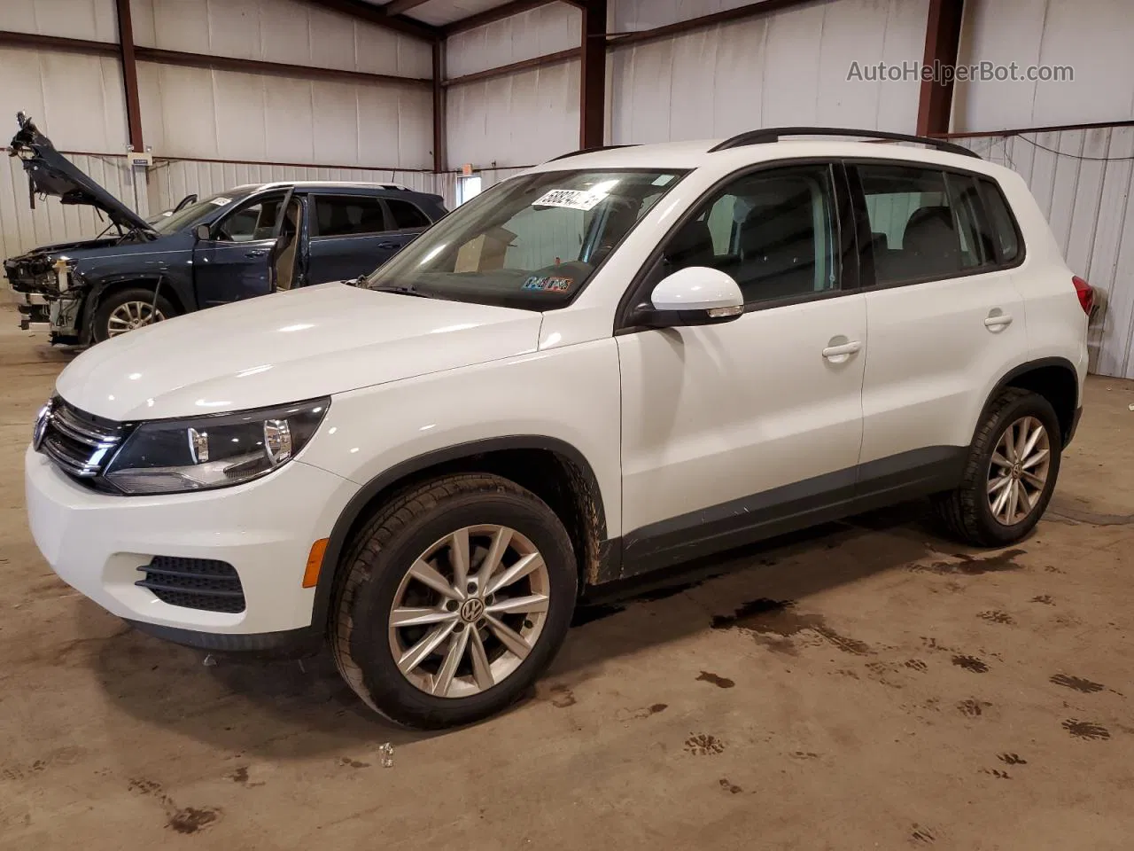 2018 Volkswagen Tiguan Limited  White vin: WVGBV7AX5JK005176