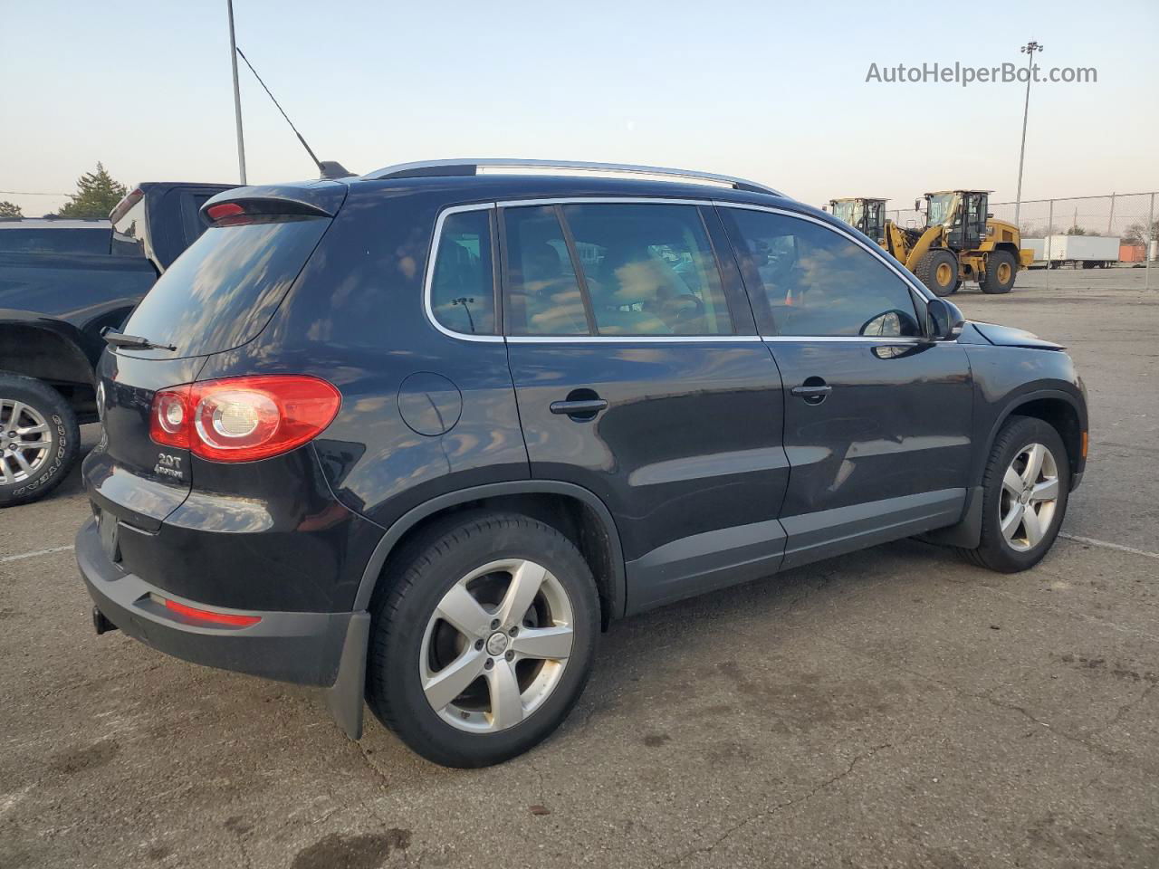 2010 Volkswagen Tiguan Se Black vin: WVGBV7AX6AW527811