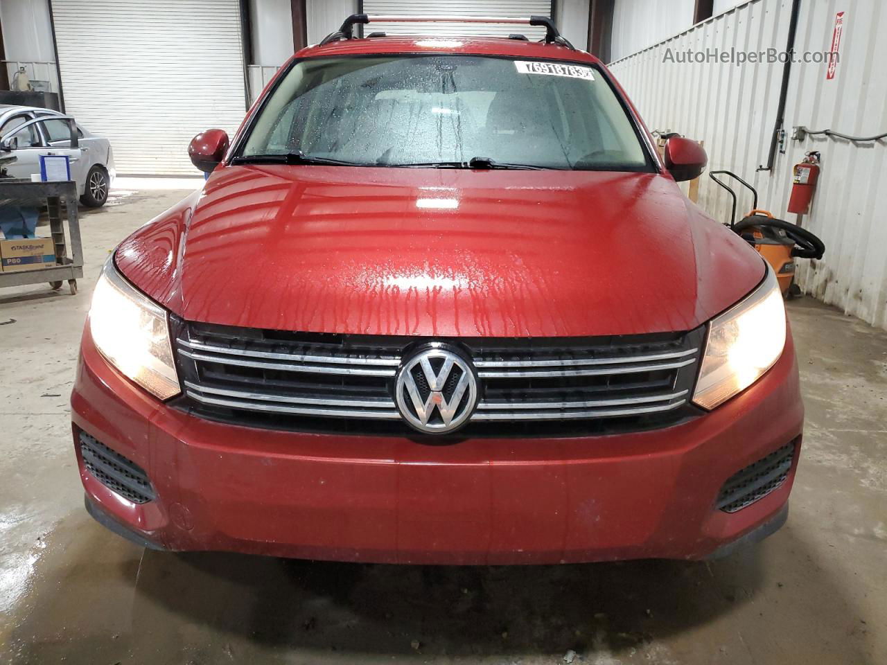 2016 Volkswagen Tiguan S Бордовый vin: WVGBV7AX6GW051732