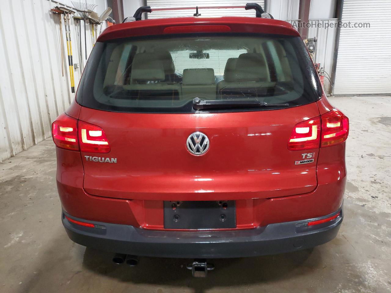 2016 Volkswagen Tiguan S Burgundy vin: WVGBV7AX6GW051732