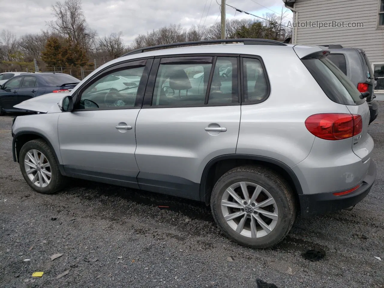 2017 Volkswagen Tiguan S Серебряный vin: WVGBV7AX6HK043302