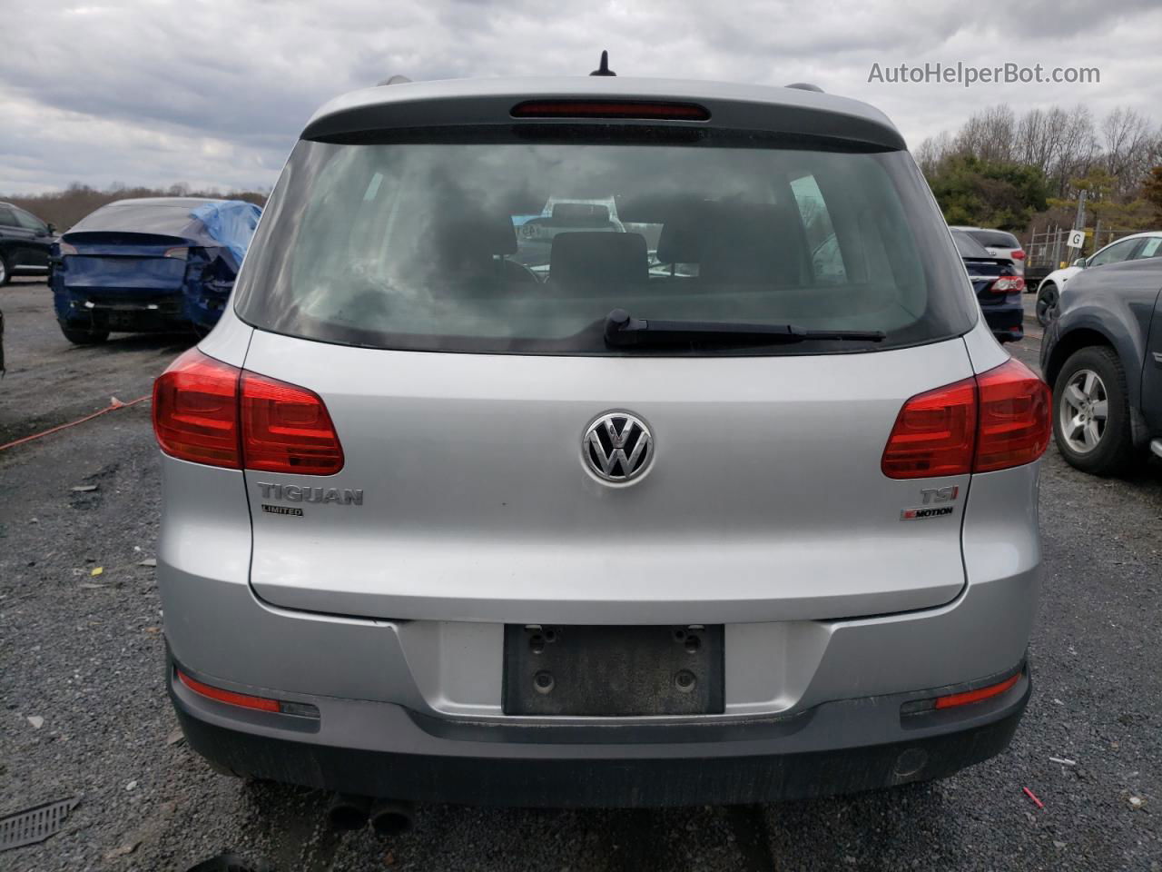 2017 Volkswagen Tiguan S Silver vin: WVGBV7AX6HK043302